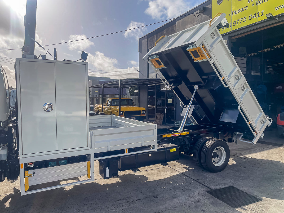 Split drop side tipper with front-mounted tray and customised toolbox, two-way side-swinging tailgate, Class B arrow board, LED beacons, work lights and Bartlett BT620 Auto Bar.
